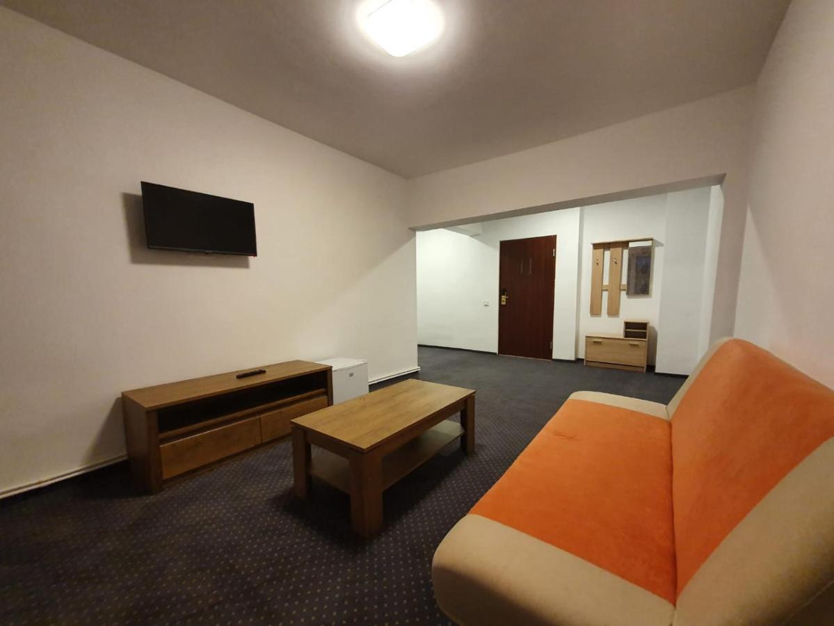 Petrosani Camere De Inchiriat - Hotel Petroshani Srl Petroşani Exterior foto