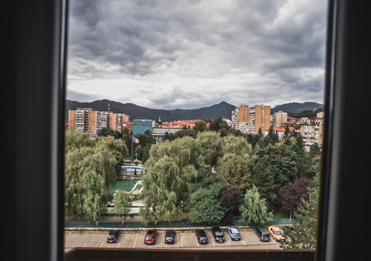 Petrosani Camere De Inchiriat - Hotel Petroshani Srl Petroşani Exterior foto