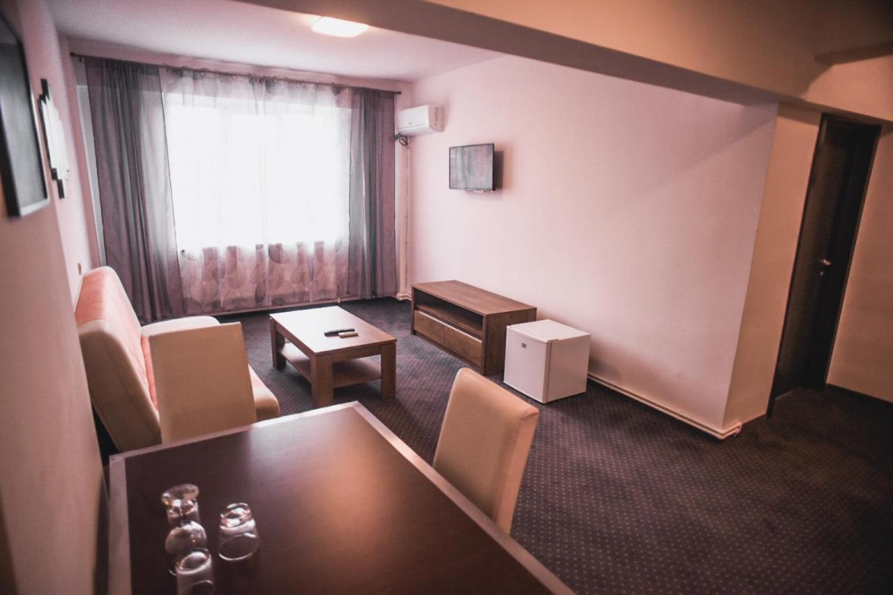 Petrosani Camere De Inchiriat - Hotel Petroshani Srl Petroşani Exterior foto