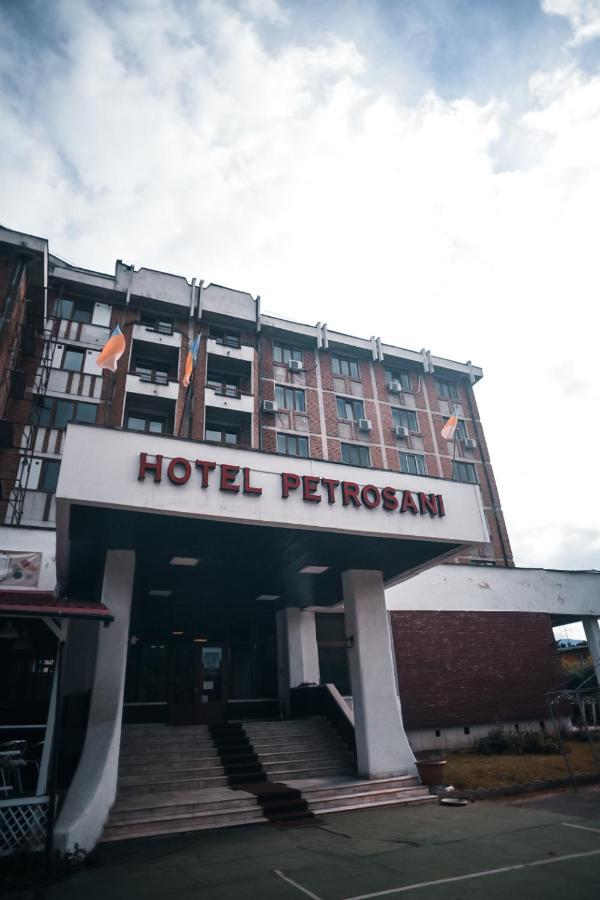 Petrosani Camere De Inchiriat - Hotel Petroshani Srl Petroşani Exterior foto