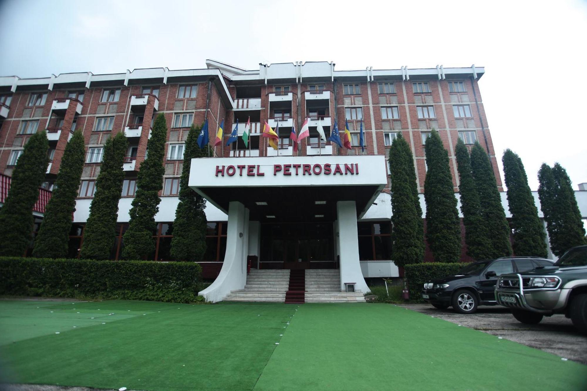 Petrosani Camere De Inchiriat - Hotel Petroshani Srl Petroşani Exterior foto