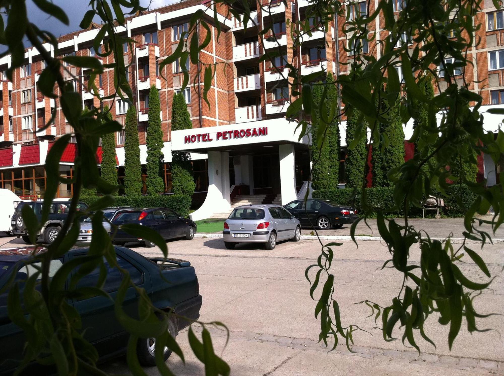 Petrosani Camere De Inchiriat - Hotel Petroshani Srl Petroşani Exterior foto