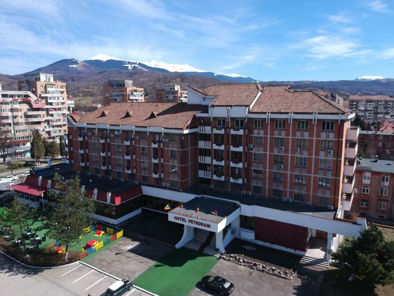 Petrosani Camere De Inchiriat - Hotel Petroshani Srl Petroşani Exterior foto